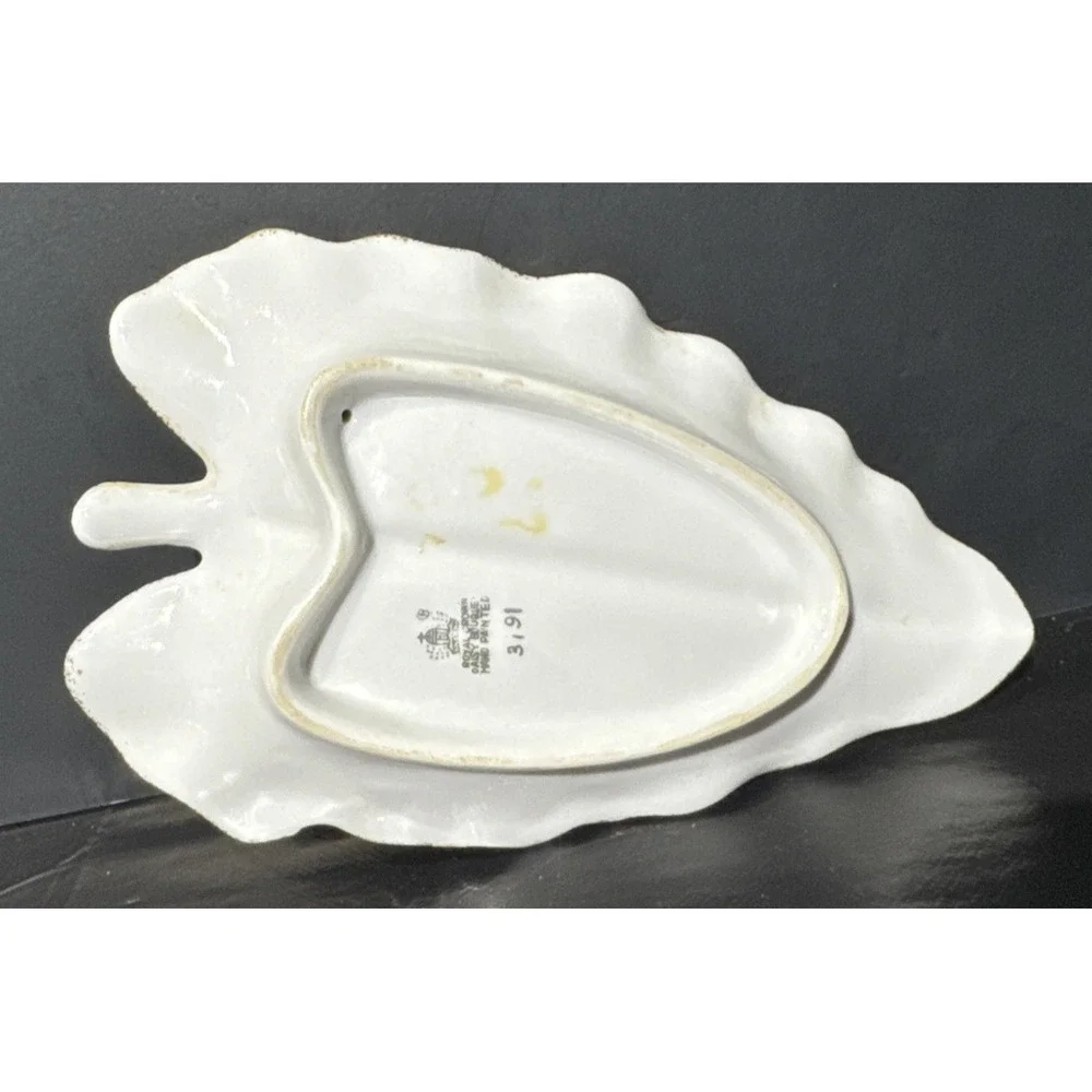 Royal Crown Daisy Bouquet Green White Gold Hand Painted Leaf‎ Dish #3191